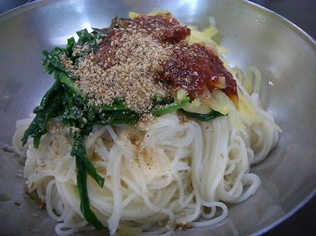 잔치집국수 이미지